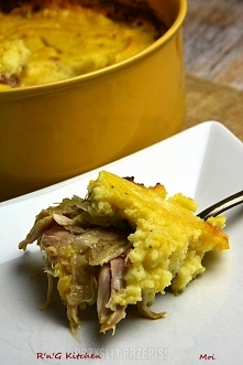 Zapiekanka ziemniaczana z grzybami i kurczakiem

500 g gotowanych ziemniaków
250 ml mleka
250 g boczniaków
500 g pieczonego kurczaka
2 cebule
2 ząbki czosnku
2 łyżki masła
2 łyż...