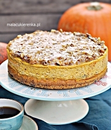 Sernik Dyniowy z Polewą Miodową i Orzechami. Przepis po kliknięciu w zdjęcie.