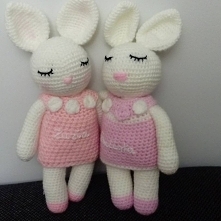 Miłe zajączki wędrują do Zu...