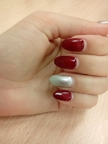 jak często robicie paznokcie? wiem, że odrosty nie mają wzięcia w internecie, ale moje paznokcie już mają miesiąc i nie mam czasu zrobić nowych :( ale podziwiam, że trafiłam na ...