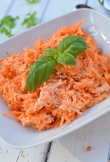 Surówka z marchewki ze śmietaną