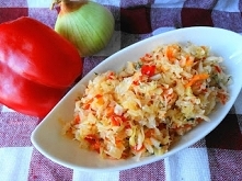 Surówka z Kiszonej Kapusty z Czerwoną Papryką.