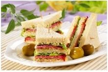 kanapki:

Składniki:
Majonez Kanapkowy  
oliwki/ pomidory truskawkowe
czosnek 1 lub ząbki
chrzan 
pieczywo tostowe 
salami 	
sałata 	
pieprz 	do smaku
ser żółty plasterki
można ...