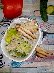 Sałatka z łososiem w lekkim...