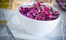 Surówka z czerwonej kapusty z cebulką