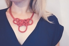 Naszyjnik ze sznurka do szybkiego samodzielnego wykonania - instrukcja krok po kroku po kliknięciu na zdjęcie