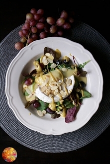 Sałatka z pieczonym Camembe...