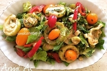 Sałatka z pieczonej cukinii z cheddarem