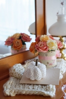 Zobacz jak zrobić jedną z popularnych jesiennych ozdób do domu. Dynia na szydełku -schemat.