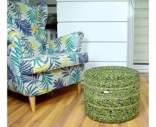 Niepowtarzalna, ręcznie wykonana pufa z elastycznej przędzy bawełnianej w niepowtarzalny wzór moro. W środku pianka tapicerska, na której wygodnie się siedzi, można też postawić...