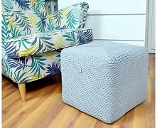 Szarość ze srebrną nitką nigdy nie wyjdzie z mody!
Przepiękna, sześcienna pufa z szarego sznurka z połyskującą, srebrną nitką. Mocny, gładki splot posłuży przez lata a solidna k...