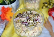 Sałatka z wędzonym kurczakiem, groszkiem i pieczarkami

    udka wędzone
    350 gramów
    pieczarki
    500 gramów
    jaja
    5 sztuk
    Puszka groszku zielonego konserwowe...