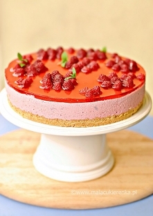 sernik z malinami na zimno