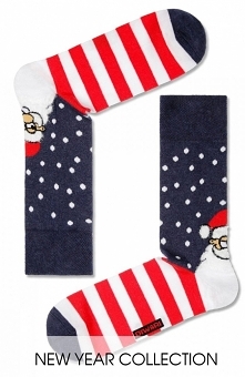 Conte kolorowy mikołaj skarpety męskie Świąteczne skarpety męskie, wykonane z przyjemnej i wysokogatunkowej bawełny, ozdobione zostały świątecznym motywem