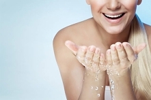 Woda w pielęgnacji skóry - jak wpływa na naszą urodę?