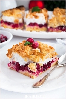 Kruche ciasto z żurawiną i bezą