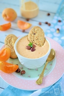 Śniadaniowy koktajl morelowy z ciastkami belVita