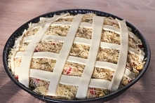 Tarta z ciasta francuskiego z mięsem z rosołu