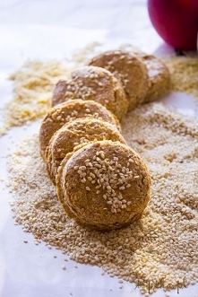 Placki jaglane z sezamem