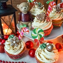 Pomarańczowe babeczki z drobinkami czekolady i cynamonowym kremem. Bo w święta każdy z nas ma w sobie coś z dziecka :) Wypróbowałam przepis ze strony Moje Wypieki