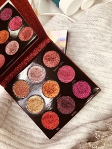 Piękne brokaty niezbędne w gwiazdkowym makijazu