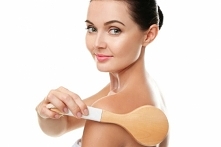 Szczotkowanie ciała na sucho - na czym polega?