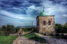 Zima w najlepsze, wiec miło cofnąć się do ciepłych miesięcy i opisać wycieczkę na Łysą Górę.
Miejsce kultowe dla wierzących w legendę o sabatach czarownic. Mamy dla was coś ekst...