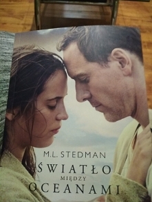 wciąga od pierwszego zdania...