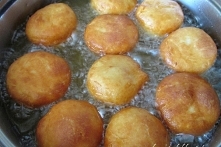 Pączki ziemniaczane z budyniem