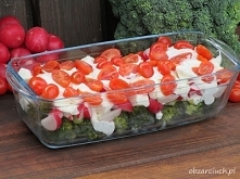 Sałatka brokułowa z sosem czosnkowym