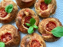 Bezglutenowe, warzywne muffiny są lekkie, sycące i co ważne dla niektórych osób bezglutenowe. Na pewno staną się hitem na każdej imprezie.