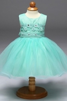 Sukienka dla dziewczynki na wesele, na sypanie kwiatków, dla małej druhny jak również na urodziny czy święta.