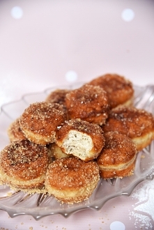 Mini pączki z serków homogenizowanych w cynamonowej posypce