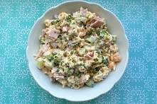 Sałatka makaronowa z marynowaną papryczką