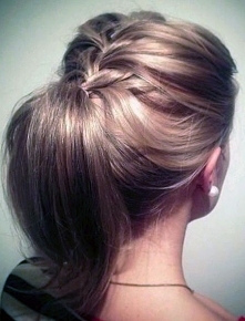 fryzura na codzień upięta