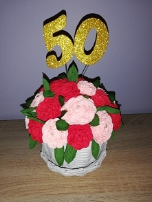 Kwiaty z krepiny z okazji 50 urodzin