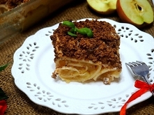 NALEŚNIKI A'LA SZARLOTKA Z BEZĄ I KRUSZONKĄ