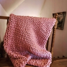 koc z wełny czesankowej. Pudrowy róż