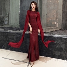 Piękne Burgund Sukienki Wie...