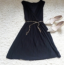 Włoska plisowana sukienka wizytowa.

Kuferart.pl
Vintage-sukienki