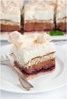 Ciasto bezowe z kremem i porzeczkami