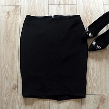 Czarna wizytowa spódnica

Kuferart.pl
Vintage-spódnice