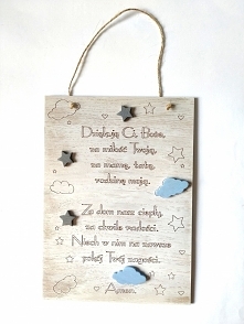 Drewniana deseczka z modlitwą do powieszenia na ścianie to świetna dekoracja pokoju Twojego maleństwa <3 link w komentarzu