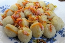 Szare kluski z pyszną okrasą