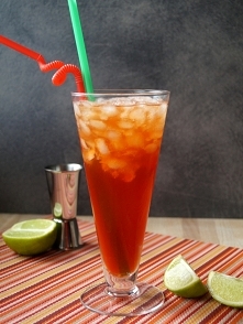 AUGUSTUS – PRZEPIS NA DRINK
Składniki:

40 ml wódki
30 ml likieru Jagermeister
15 ml grenadiny
sok z ćwiartki limonki
kruszony lód
chlust Sprite do dopełnienia
Przygotowanie:

W...