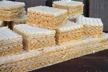 Wafle z masą krówkową