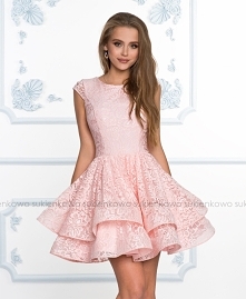 Kliknij w zdjęcie by przejść do produktu sukienkowo.com TIFFANY -  Koronkowa rozkloszowana sukienka z dwóch falban różowa