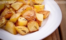 Młode ziemniaki pieczone z rozmarynem