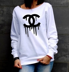 bluza o luźnym kroju + dekolt surowy brzeg (przeszyty. Bluza dostępna w różnych kolorach
zapraszamy : akcreativo.shoppy.pl