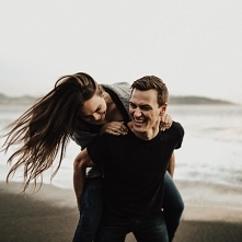 Związek z bratem przyjaciółki – za i przeciw